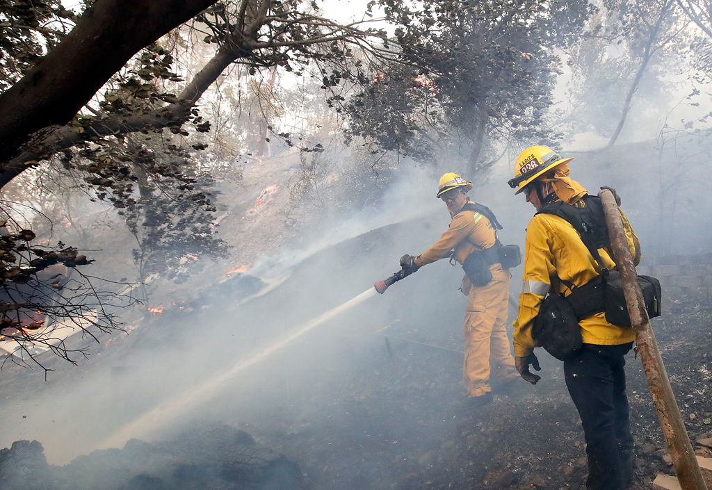 Los Angeles County firefighters battle fire near Lake View Terrace
